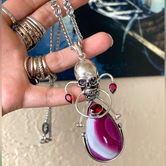 Genuine white & fuchsia pink agate & garnet gemstones skull boho goth necklace - Picture 6 of 11